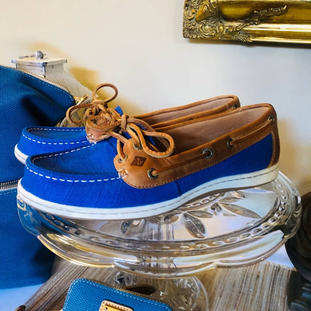 Sperry, gorgeous blue, size 9 (purse set available in separate listing)